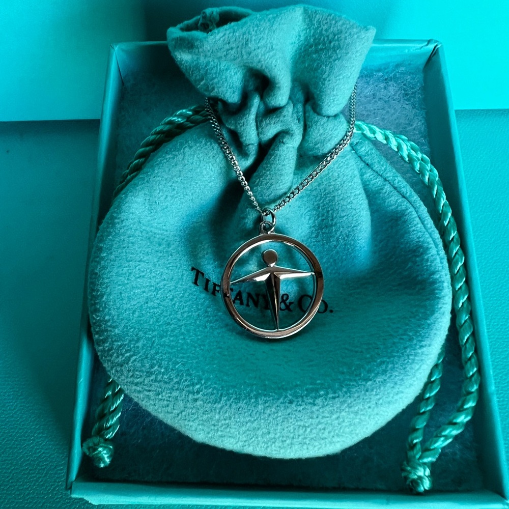 🌸🌸 Authentic Tiffany & Co. Manpower Pendant